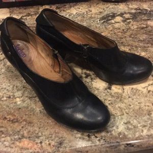 Clark’s indigo booties shoes 9